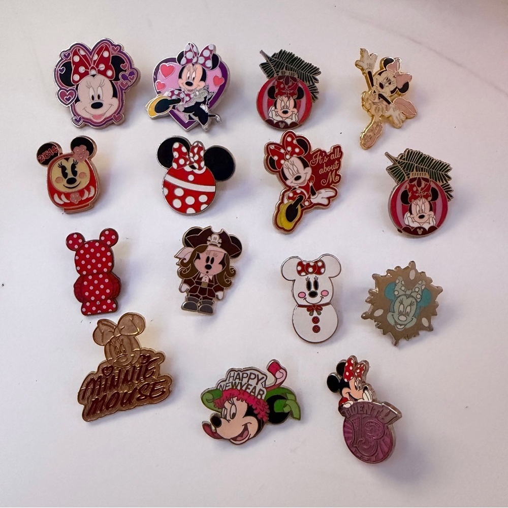 Authentic Disney Minnie Mouse Miscellaneous Set of 15